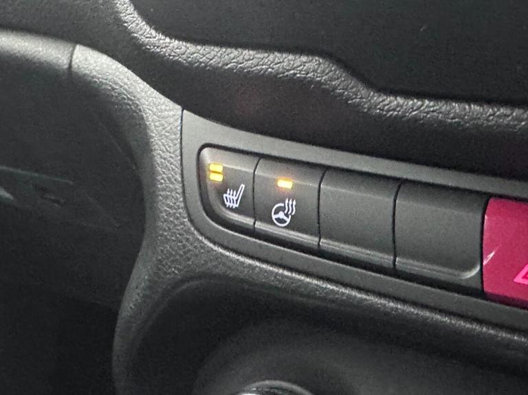 2016 Jeep Renegade 2.0 Multijet Limited 5dr 4WD - FULL LEATHER - REAR SENSORS - FSH ESTATE Diesel...