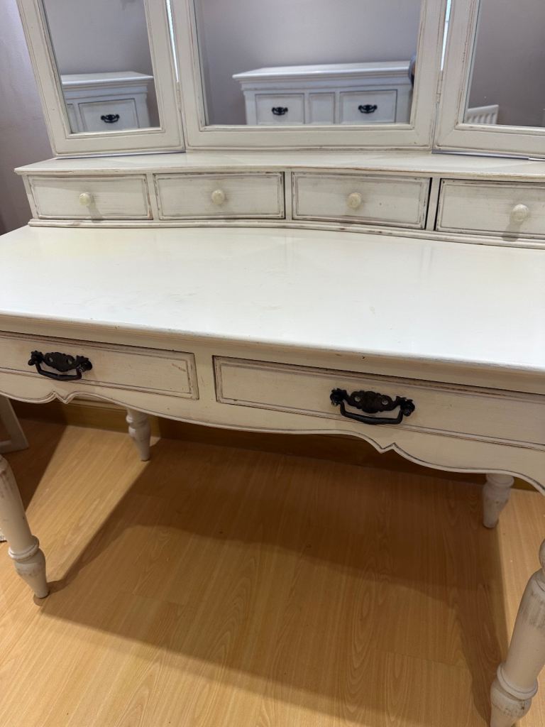 Chabby chic bedroom Furniture