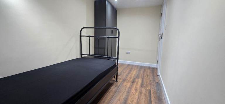 ■■ SINGLE AND DOUBLE ROOM ■■