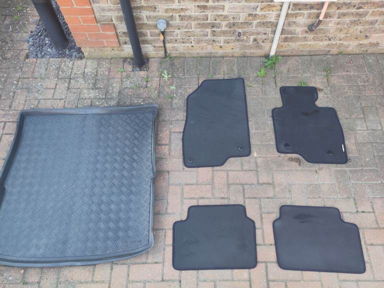 Mazda Mazda6 Estate vinyl floor mats and boottray