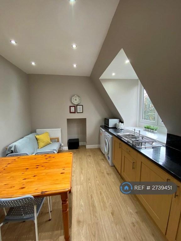 4 bedroom flat in Top Floor, Aberdeen, AB24 (4 bed) (#2739451)