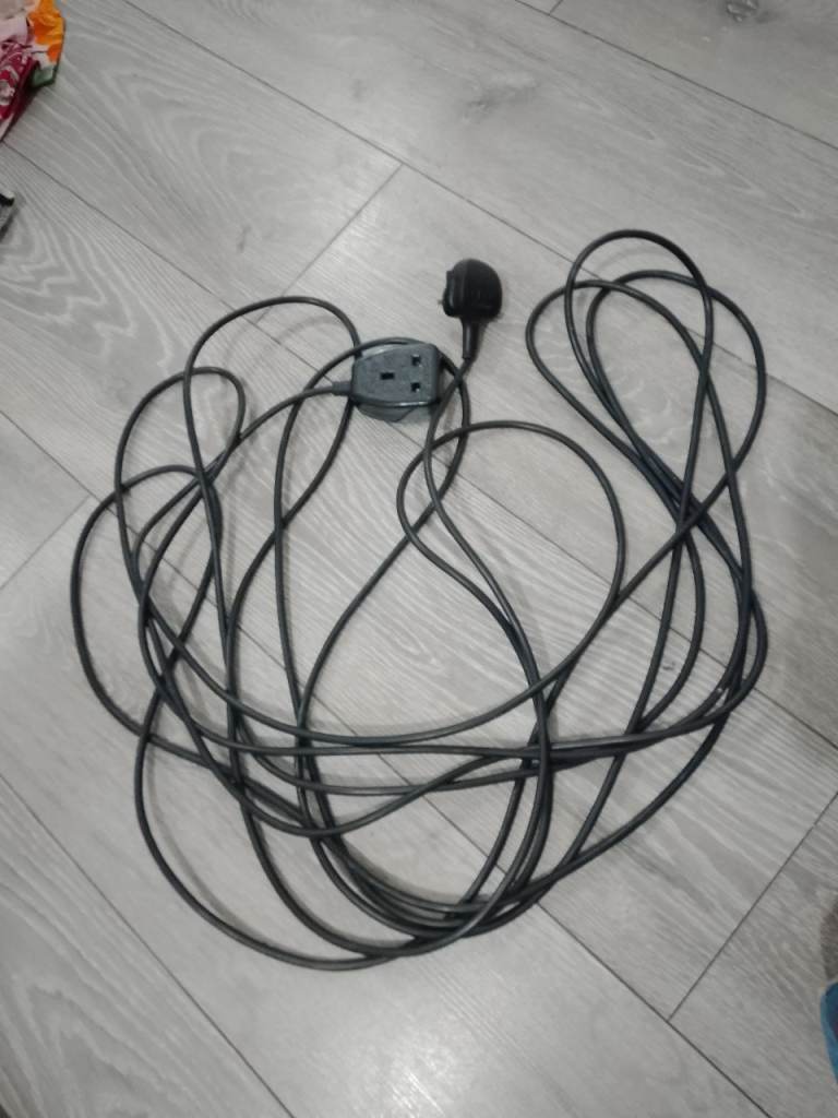 9 meter Black Extension Lead with Single Socket – Good Condition