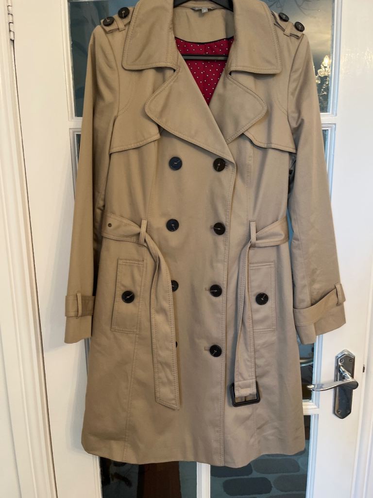 Beige marks n Spencer’s rain Mac . Worn twice only !