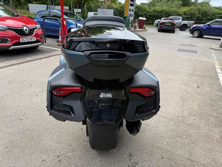 2025 Can-Am Spyder RT Limited 1330cc 6 speed semiauto trike MINERAL BLUE