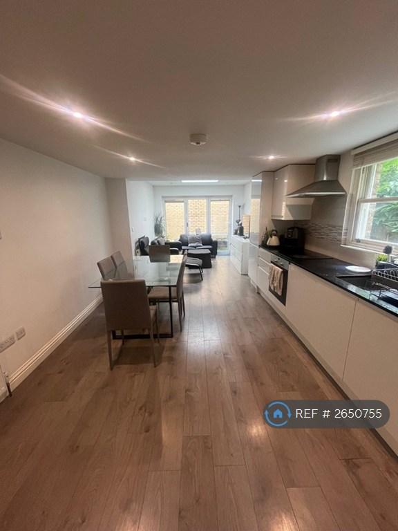 3 bedroom flat in London, London, NW6 (3 bed) (#2650755)