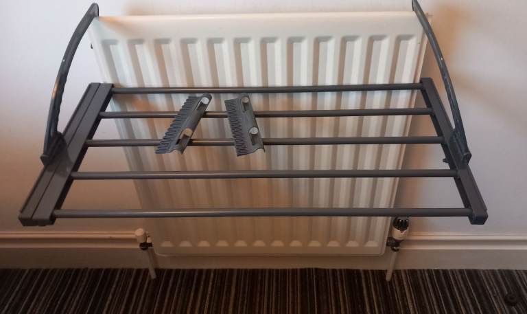 Extendable Radiator Clothes Dryer Rail brand new