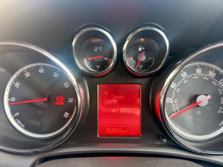 2012 Vauxhall Astra 1.6 Exclusiv Blue 5 Door Low Insurance Group Isofix Aux In