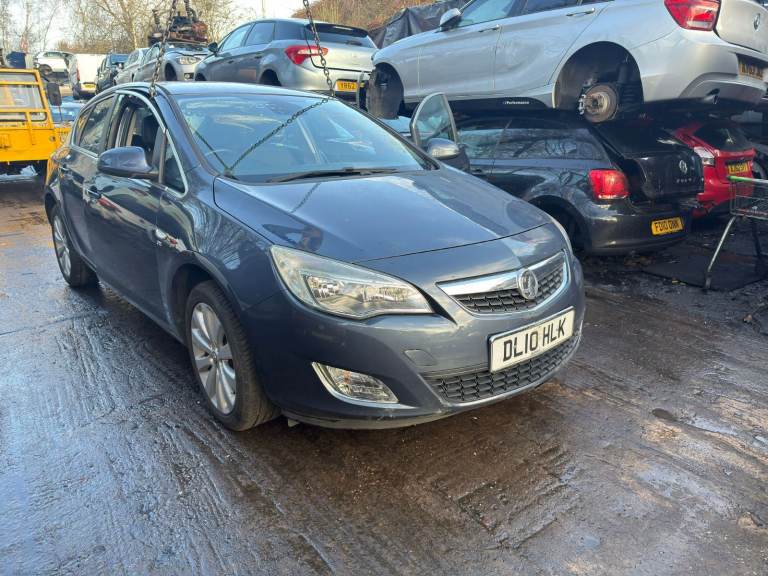 VAUXHALL ASTRA J 2010 1.6 PETROL BREAKING FOR PARTS 