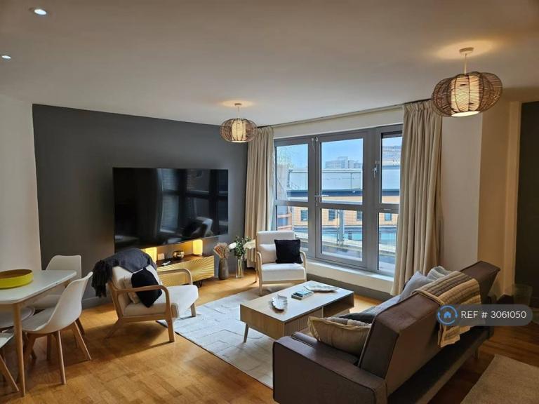 2 bedroom flat in Hamilton Court, Bristol, BS2 (2 bed) (#3061050)