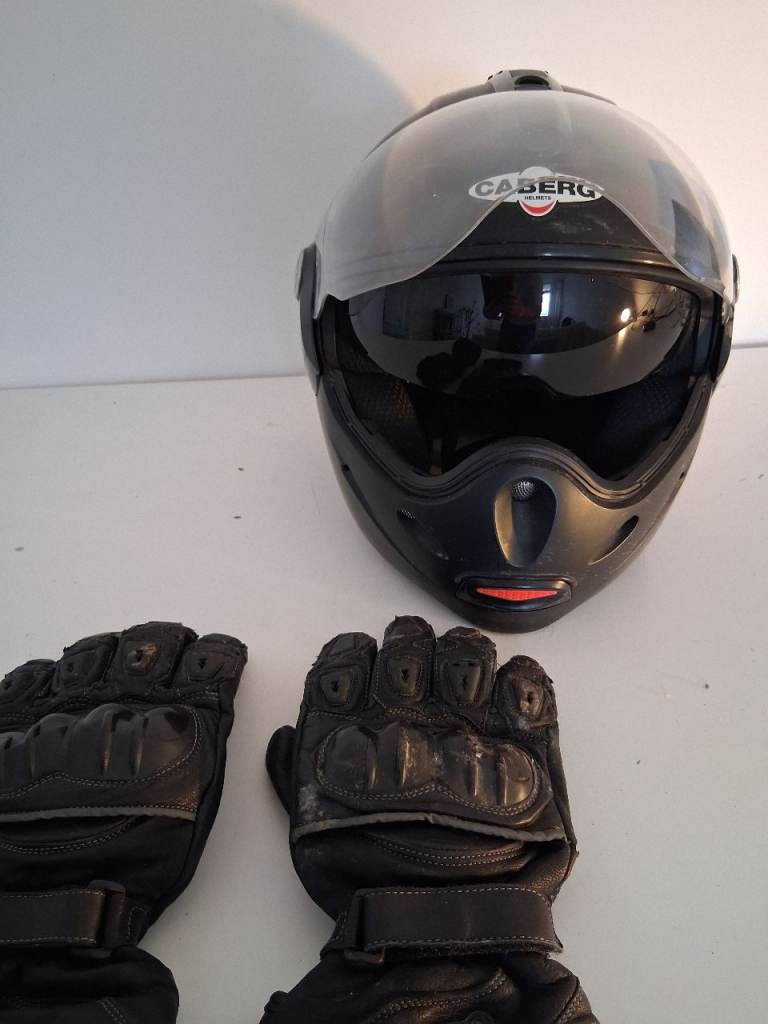 Caberb Motorcycle Helmet and Glives 