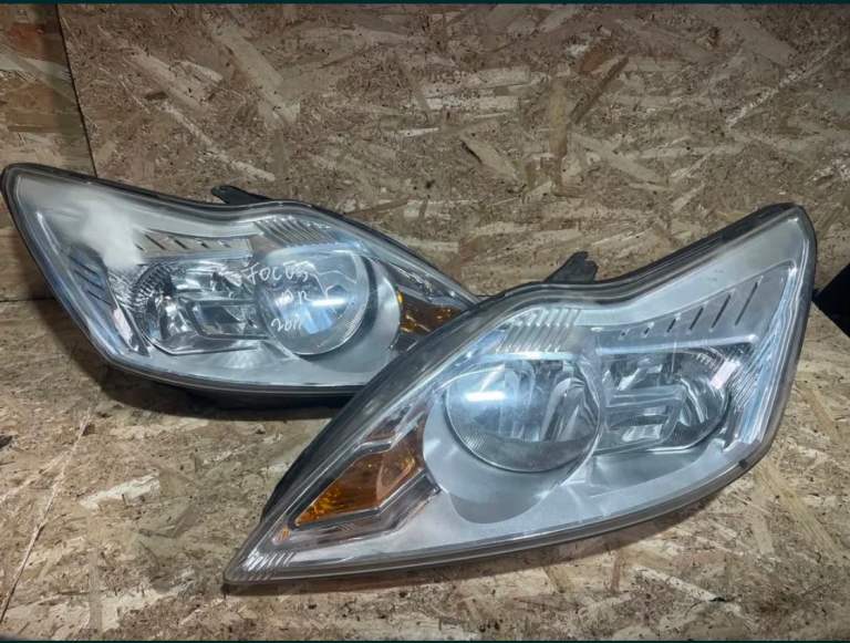 Headlights Ford focus 