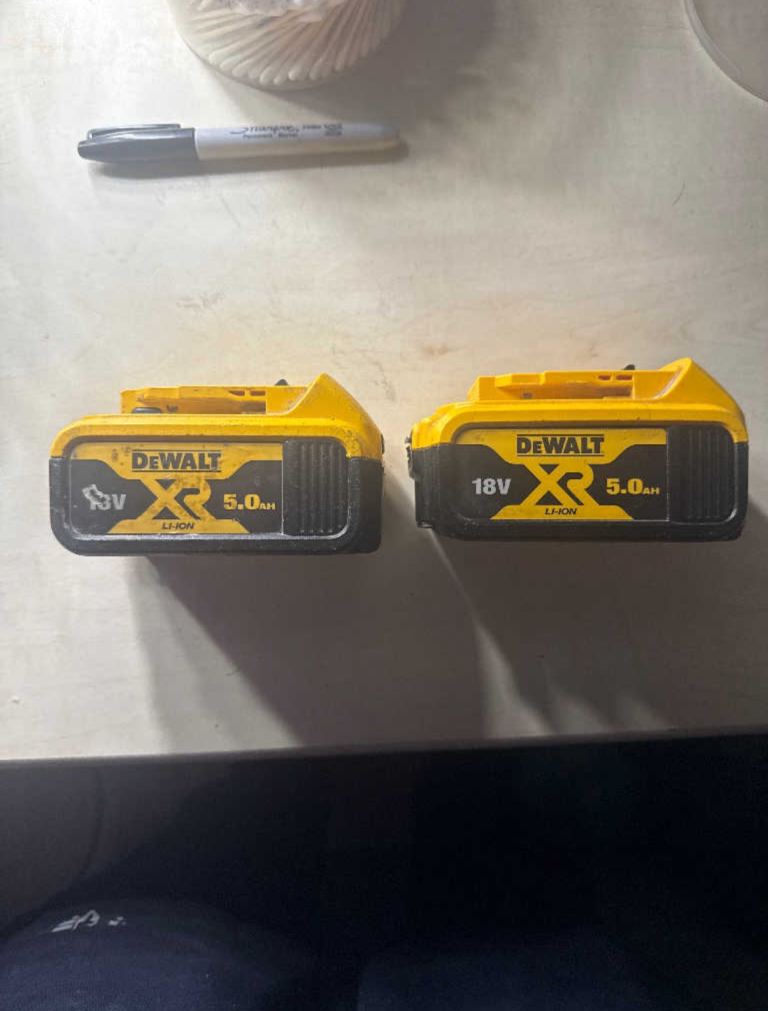DEWALT 5ah 18v batteries x2