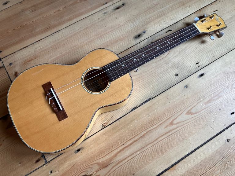 Ohana K-70G Tenor Ukulele + Basic Gig Bag Solid Top