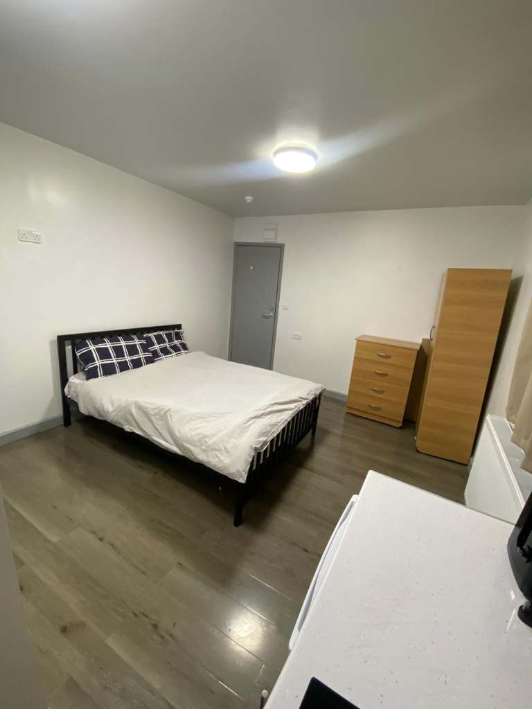 1 bedroom flat in Stunning Brand-New Self-Contained Studios For Rent IG1