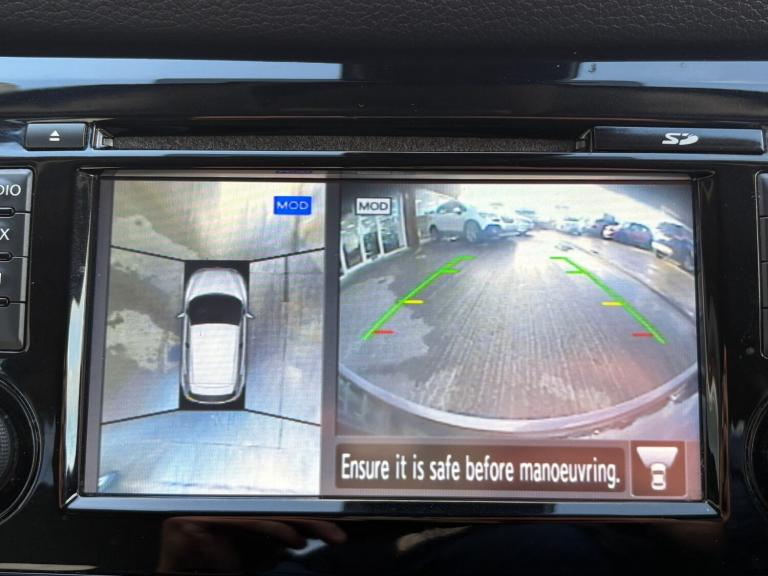 2018 Nissan Qashqai 1.5 dCi N-Connecta 5dr ++ PANROOF / NAV / CAMERA / ULEZ / 7 SERVICES ++ HATCH...