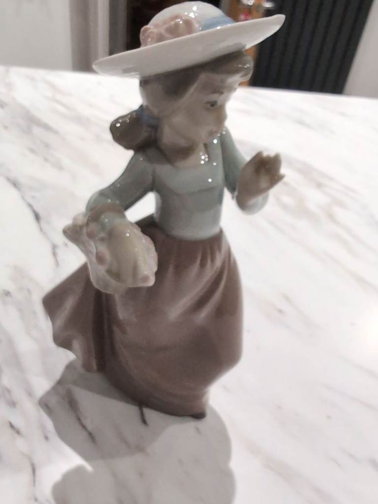 Lladro NAO porcelain figurine 