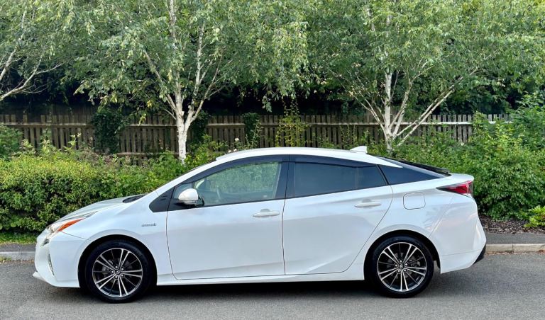 FOR SALE/ SWAP/ WHITE TOYOTA PRIUS HYBRID, 5DR