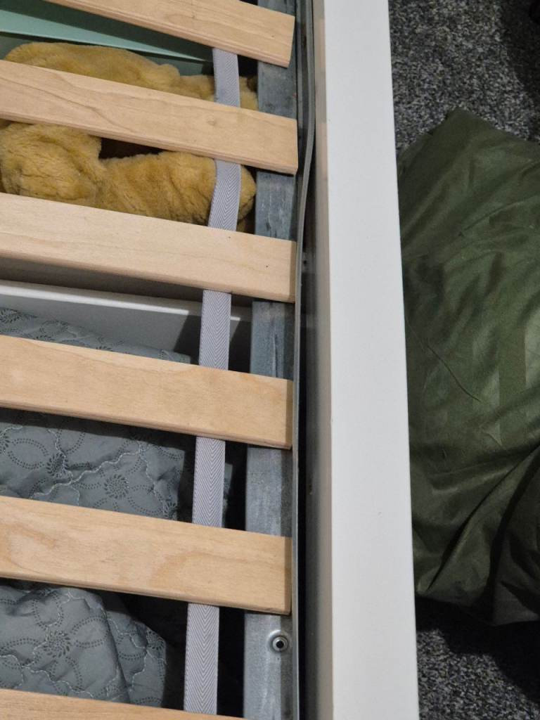 Single bed with draws damaged