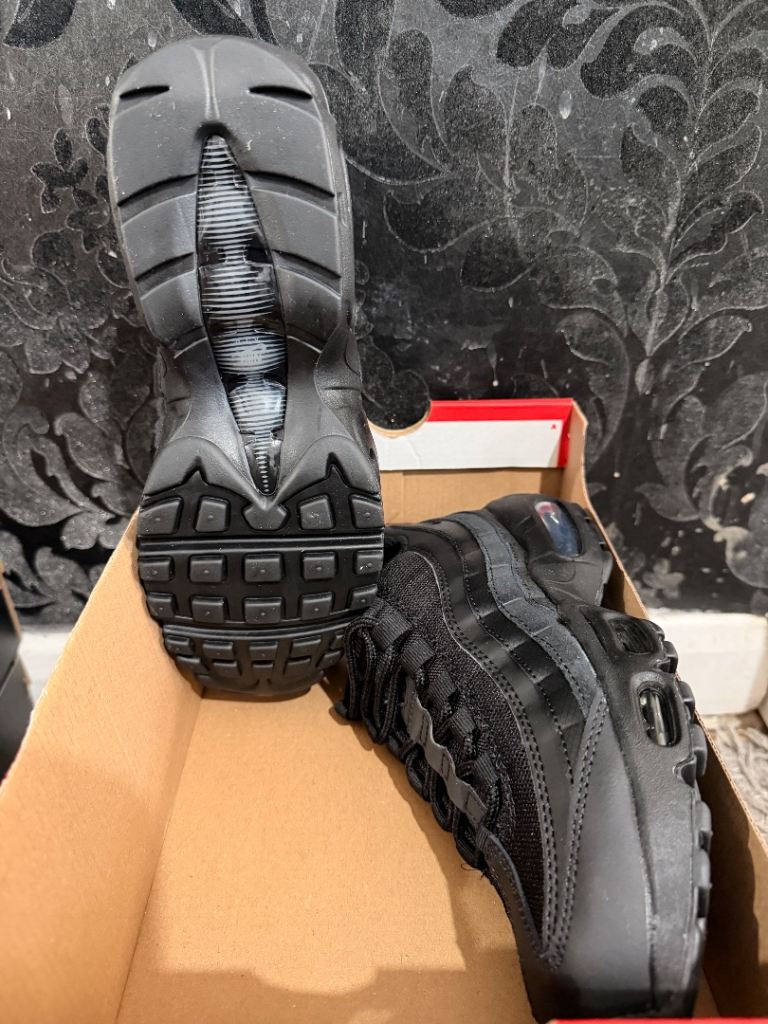 Nike Air Max 95 Essential Triple Black Trainers