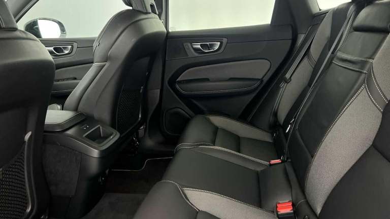 2021 Volvo XC60 R-Design, B5 AWD mild hybrid ESTATE Petrol/Electric Hybrid Automatic