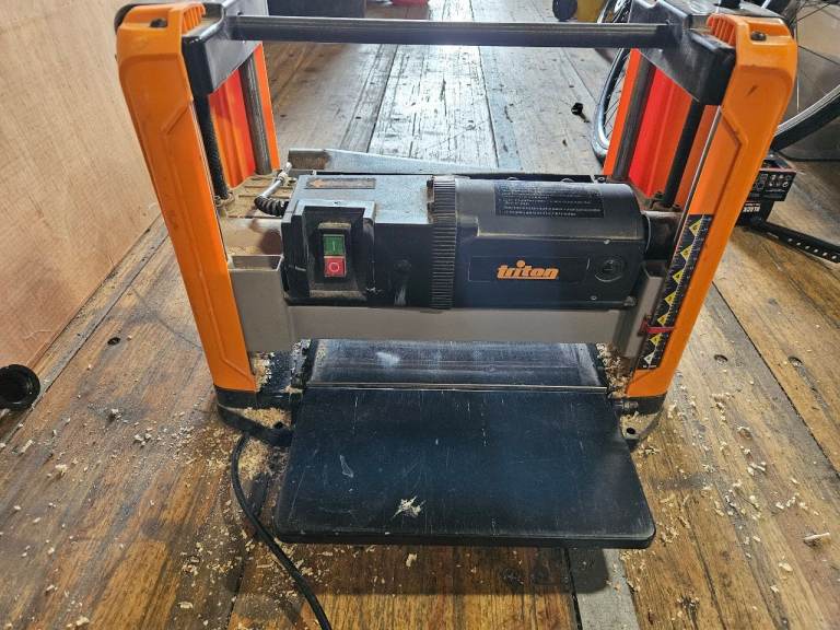 Triton thicknesser planer