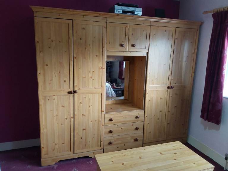 Pine Bedroom Suite & Overbed Unit