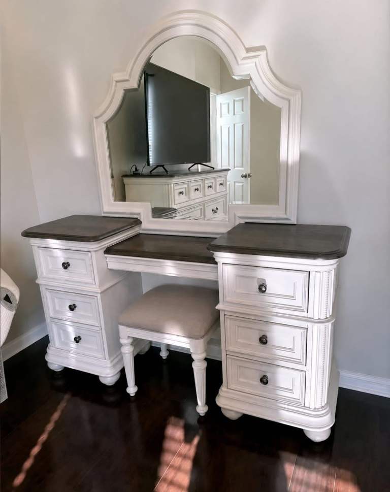 Lovely White Bedroom Furniture Set – Bed Frame, Dressing Table & Drawers