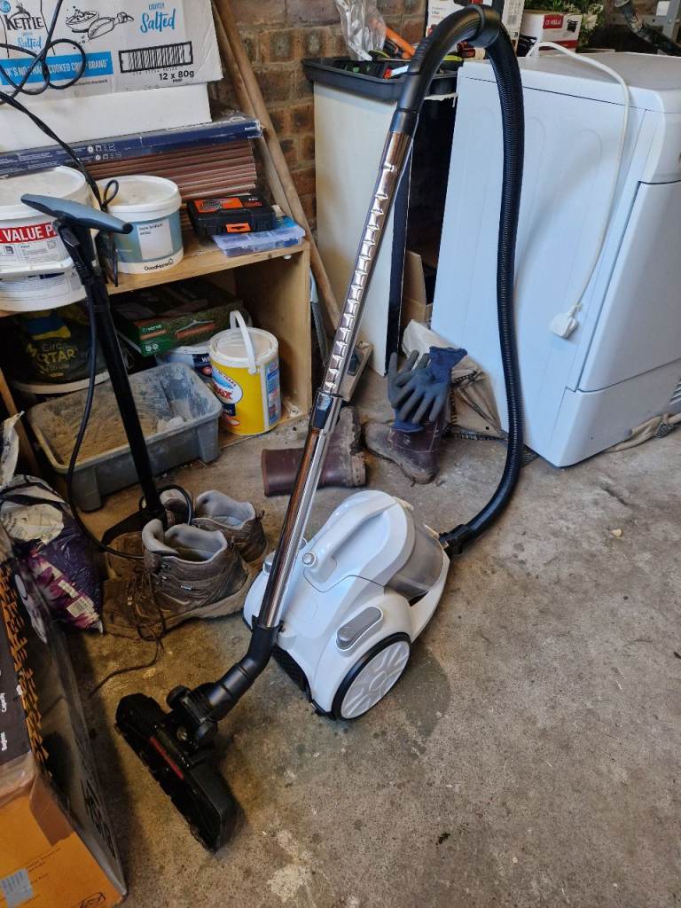 Bush Bagless Cylinder Corded Vacuum Cleaner