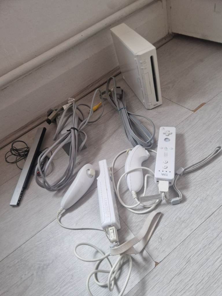 Nintendo Wii Console - White, Good Condition