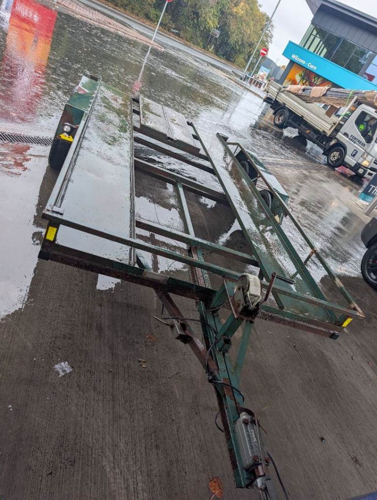 Car transporter trailer