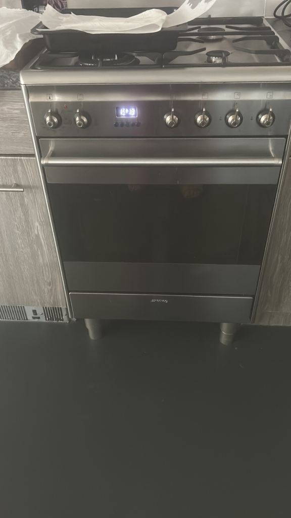 5 yr used great chrome Smeg cooker £200 collection only