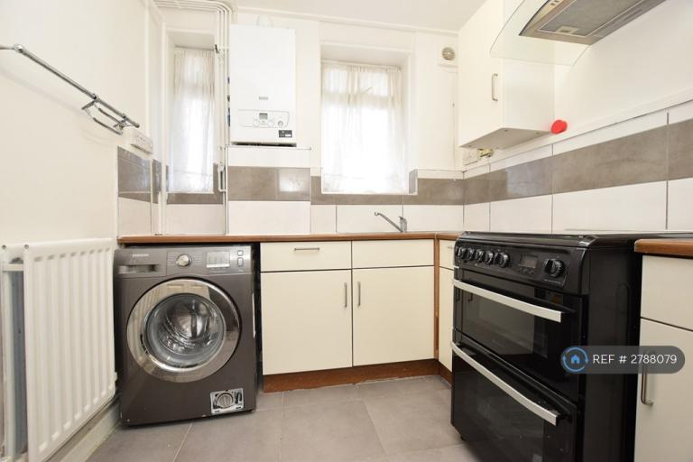 3 bedroom flat in Tennyson House, London, SE17 (3 bed) (#2788079)