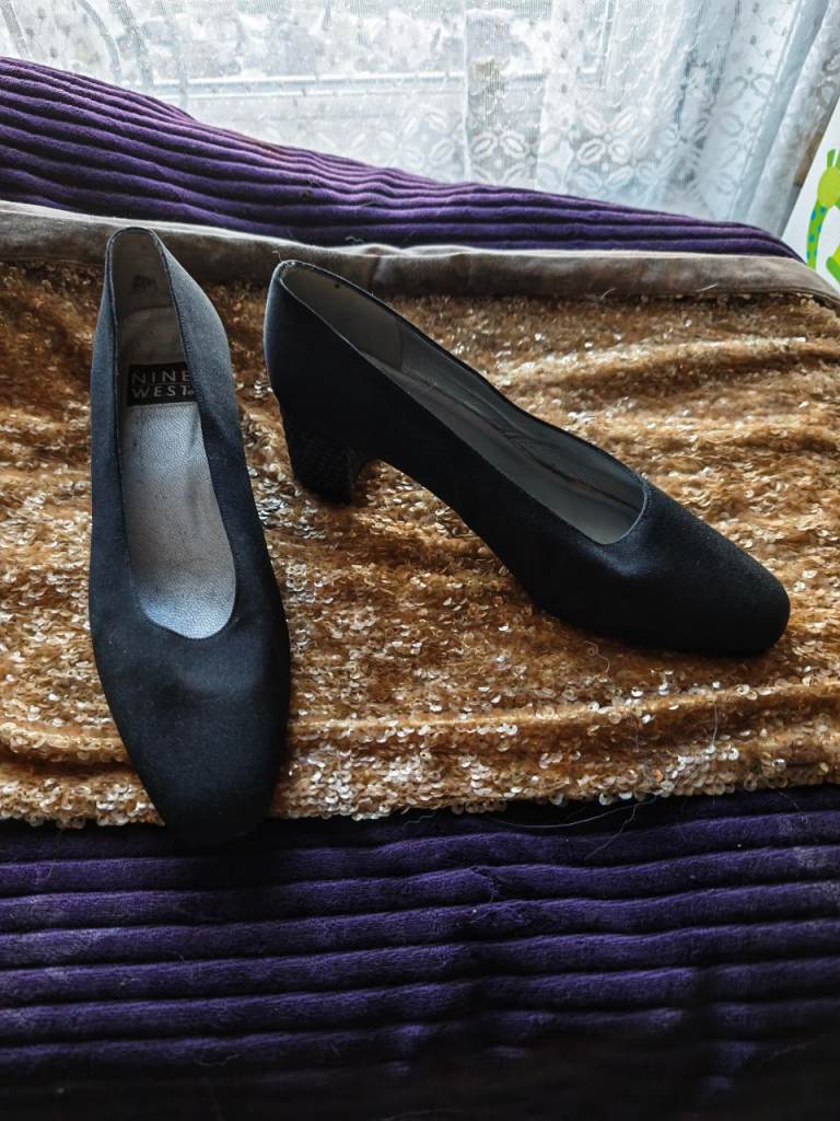 Women Black Low Heel Pumps – Good Condition -  size 6