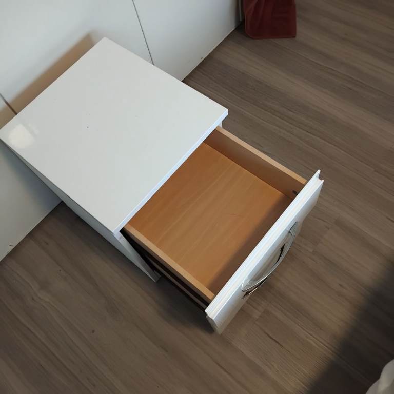 Draws 2x cabinets for £25