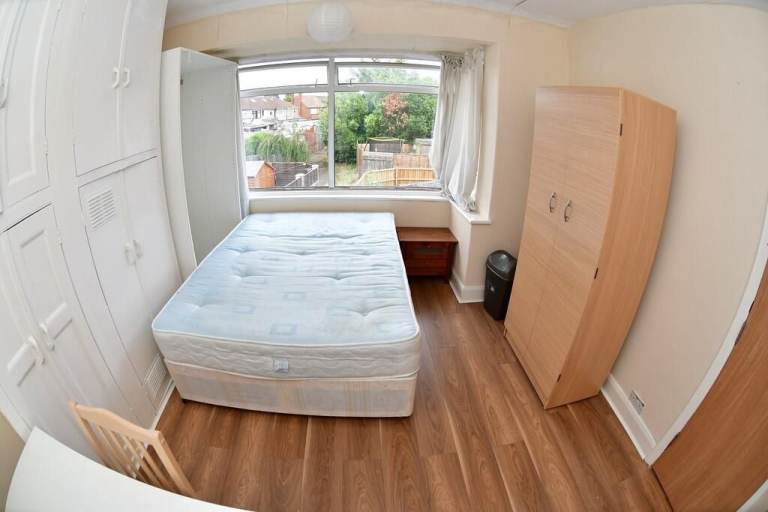 Spacious Double Rooms Available in CV3