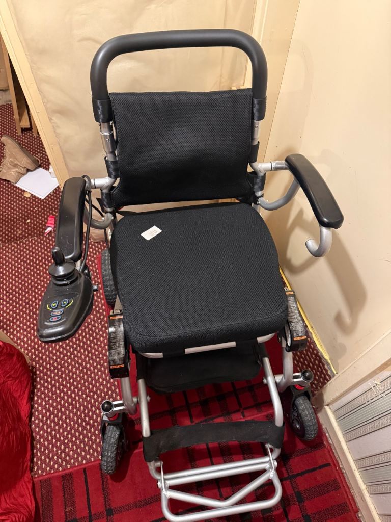 iGo Electric Wheelchair – Lightweight, Foldable, Excellent Condition