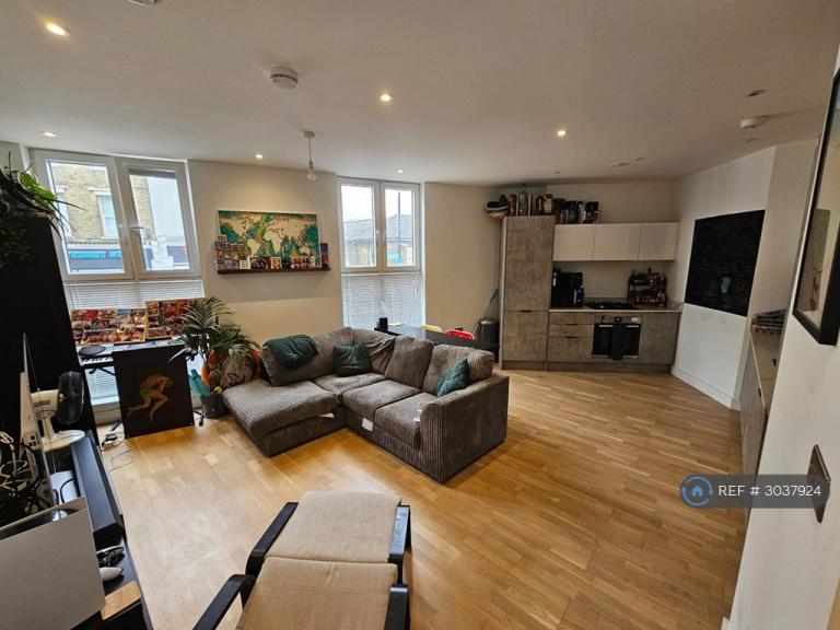 1 bedroom flat in Conan Apartments, London, SE25 (1 bed) (#3037924)