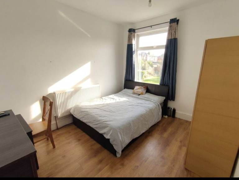 Double room to rent in E17 