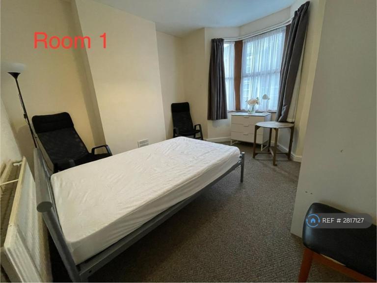 1 bedroom in Henry Road, Gloucester, GL1 (#2817127)