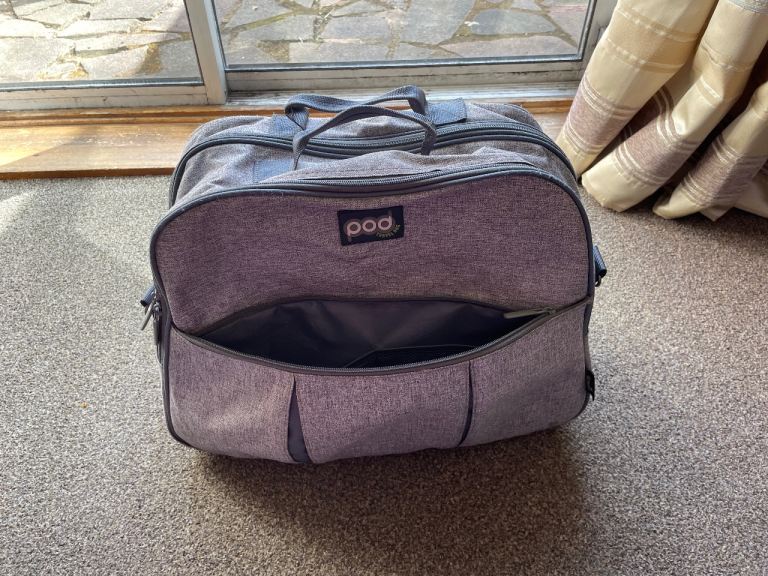 Bizzi POD Changing Bag – Folds into a flat sleep mat!