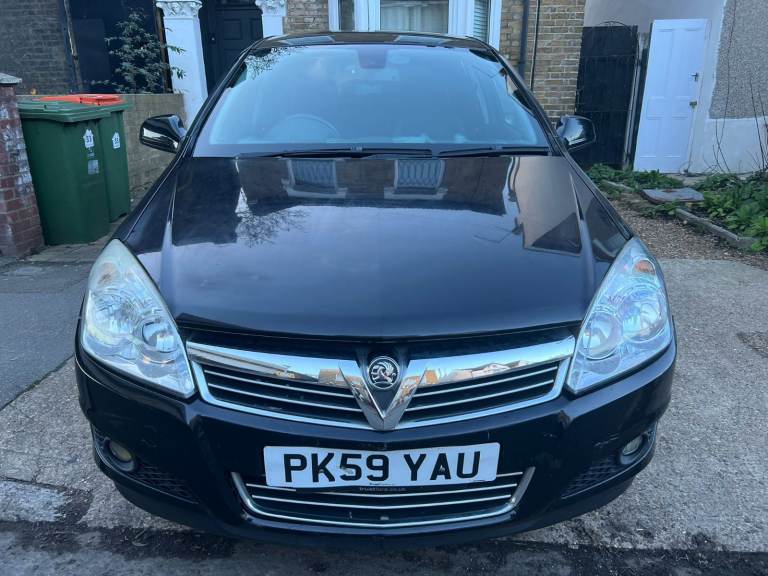 VAUXHALL ASTRA 2010, AUTOMATIC, PETROL, LOW MILEAGE, NEW MOT, HPI CLEAR, GOOD CONDITION, LADY OWNER