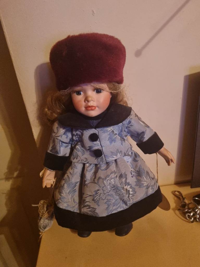 4 Collectable Leonardo Porcelain Dolls