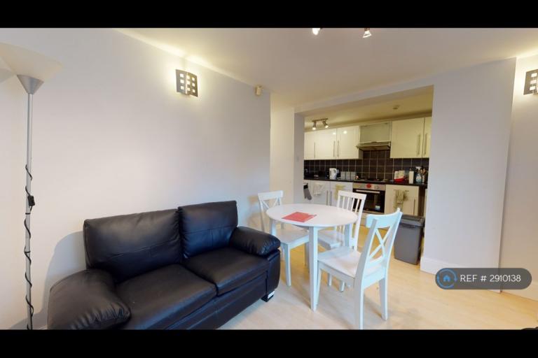 3 bedroom flat in Otley Road, Leeds, LS16 (3 bed) (#2910138)