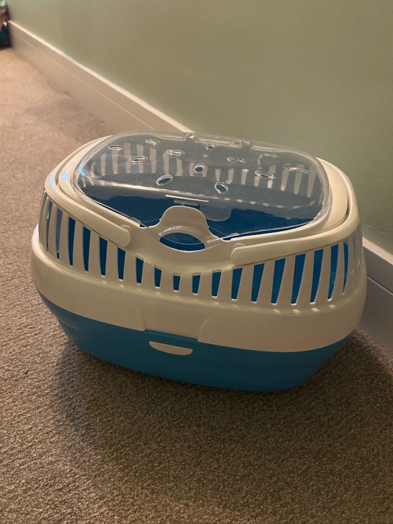 Small pet carrier. Amazing condition. Hardly used