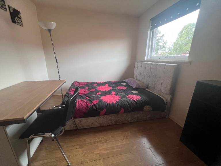 Room Rent £375 per month excluding bills