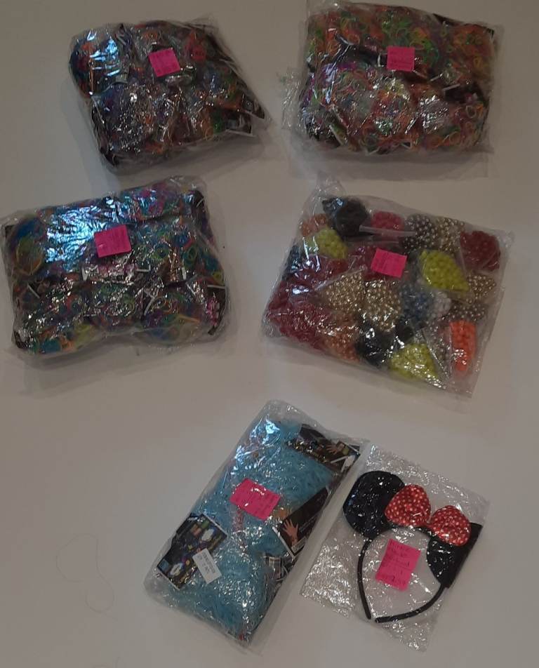 JOB LOT CHILDRENS HANDICRAFT, LOOM BANDS, GOLD COINS, HAIRBANDS, EARMUFFS, TURBANS, GLITTER, NEW