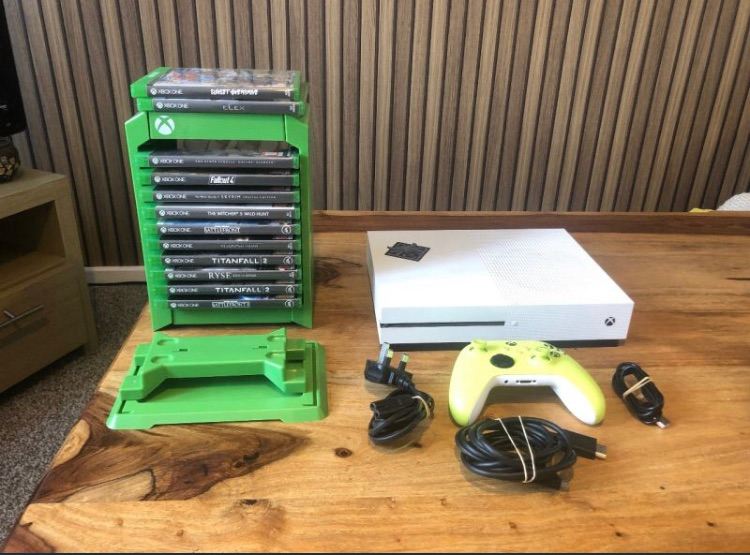 image for Xbox one s (Bundle)