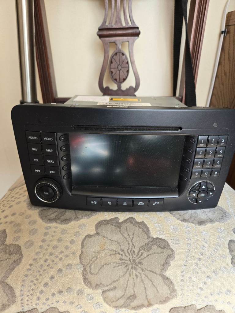Mercedes 280 ML Radio Head and CD Disc player 