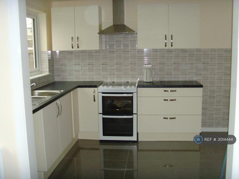 3 bedroom house in Knarsdale Walk, Bedford, MK41 (3 bed) (#3014444)