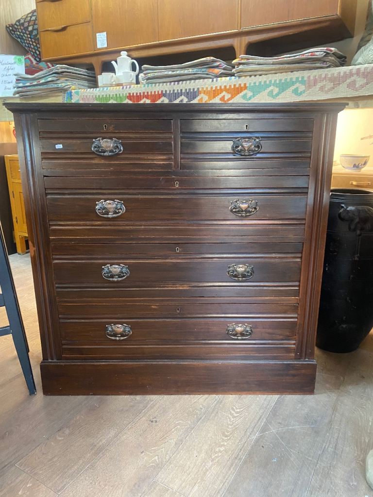 Mahogany chest of drawers
